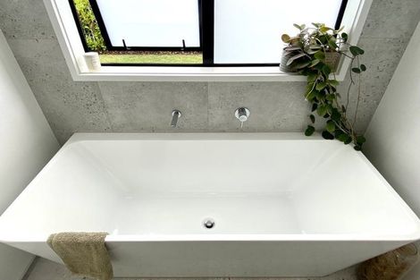 Photo of property in 10 Tangaroa Place, Poike, Tauranga, 3112