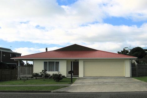Photo of property in 157 Weggery Drive, Waikanae Beach, Waikanae, 5036