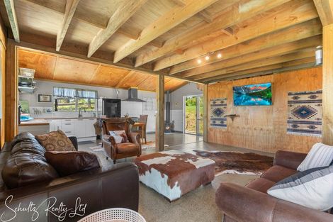 Photo of property in 35 Minnie Casey Rise, Matakohe, 0593