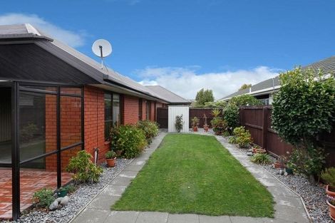 Photo of property in 2/7 Cherrywood Place, Redwood, Christchurch, 8051