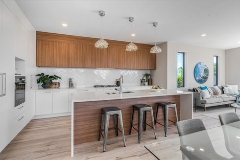 Photo of property in 21 Vogwill Road, Kumeu, 0810