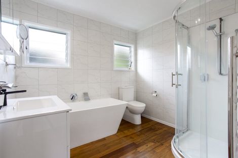 Photo of property in 1/1 Tawa Road, Te Atatu Peninsula, Auckland, 0610