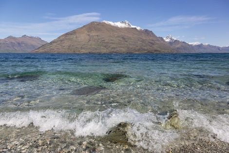 Photo of property in 66 Cedar Drive, Kelvin Heights, Queenstown, 9300