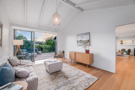 Photo of property in 22 Woodfern Crescent, Titirangi, Auckland, 0604