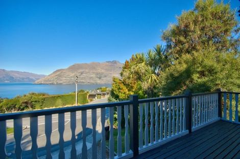 Photo of property in 1 Cameron Place, Fernhill, Queenstown, 9300