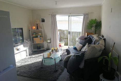 Photo of property in 2/60 Clayburn Road, Glen Eden, Auckland, 0602