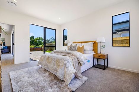 Photo of property in 9 Mcindoe Road, Kumeu, 0810