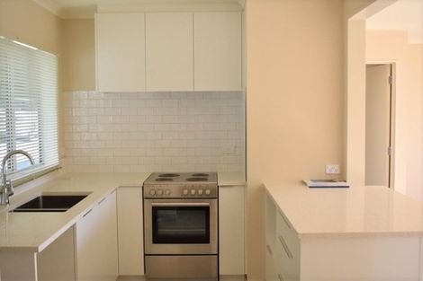 Photo of property in 4a Viridian Lane, Greenhithe, Auckland, 0632