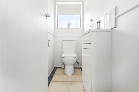 Photo of property in 1/170 Stapleford Crescent, Browns Bay, Auckland, 0630