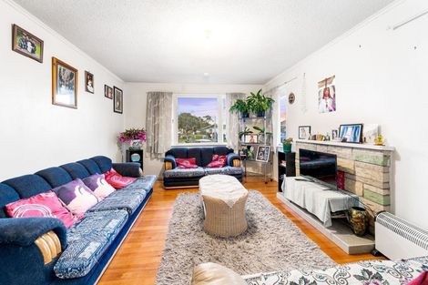 Photo of property in 17 Kuaka Place, New Lynn, Auckland, 0600