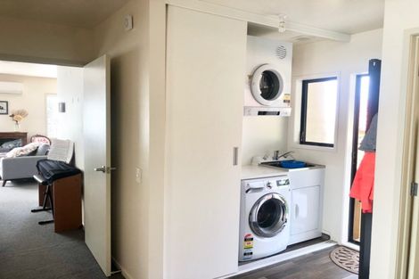 Photo of property in 10 Umu Place, Mangere, Auckland, 2022