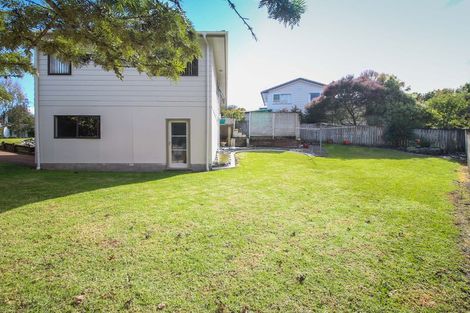 Photo of property in 15 Peterhouse Place, West Harbour, Auckland, 0618