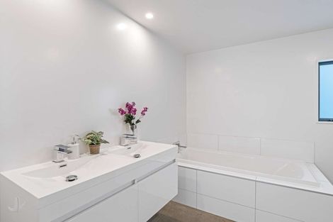 Photo of property in 1319 Whangaparaoa Road, Army Bay, Whangaparaoa, 0930