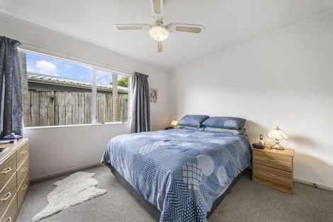 Photo of property in 2 Davern Lane, New Lynn, Auckland, 0600