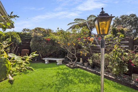 Photo of property in 21a Rosebank Grove, Waikanae, 5036