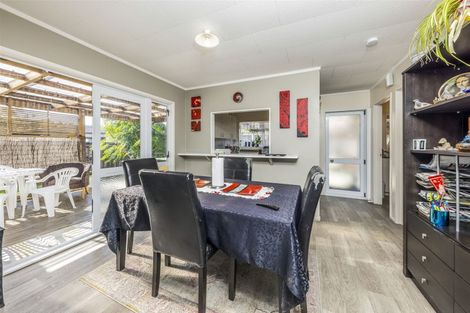 Photo of property in 56 Hamilton Drive, Waiuku, 2123