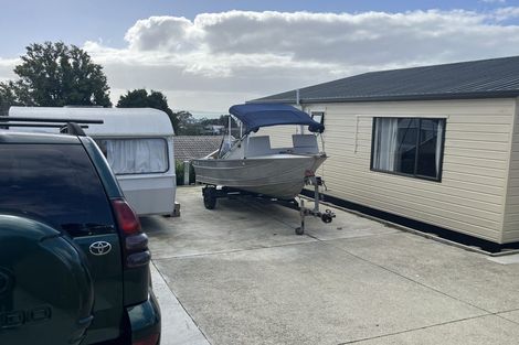 Photo of property in 46 Surf Road, Stanmore Bay, Whangaparaoa, 0932