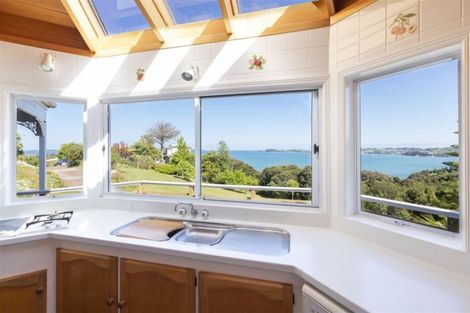 Photo of property in 6 Puriri Place, Sandspit, Warkworth, 0982