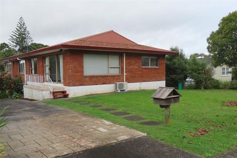 Photo of property in 1/8 Alton Terrace, Pakuranga Heights, Auckland, 2010