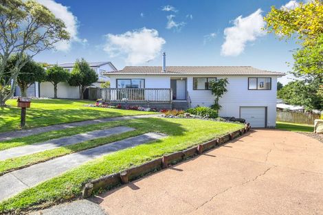 Photo of property in 15 Peterhouse Place, West Harbour, Auckland, 0618