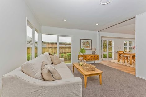 Photo of property in 51 Cambridge Road, Riverhead, 0820