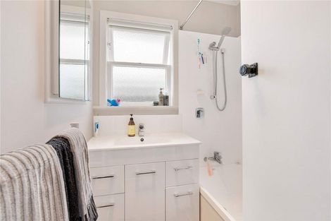 Photo of property in 1/4 Royal Arch Place, Rosehill, Papakura, 2113