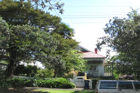 Photo of property in 1/13 Second Avenue, Stanley Point, Auckland, 0624