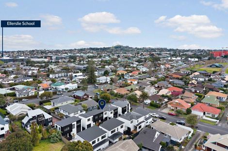 Photo of property in 3 Lonsdale Street, New Brighton, Christchurch, 8083