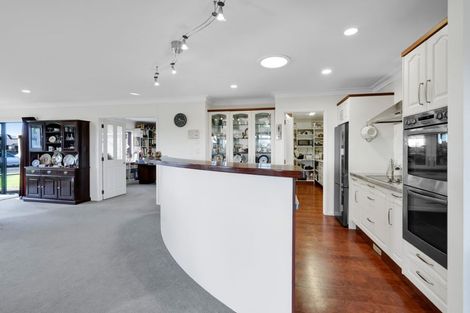 Photo of property in 3 Karina Road, Merrilands, New Plymouth, 4312