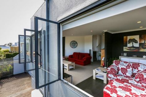 Photo of property in 401 Devon Street East, Strandon, New Plymouth, 4312