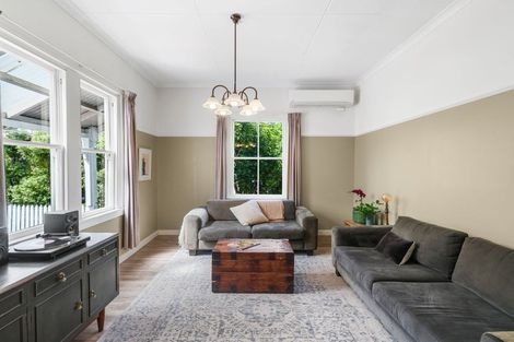 Photo of property in 19 Hawkhurst Road, Lyttelton, 8082