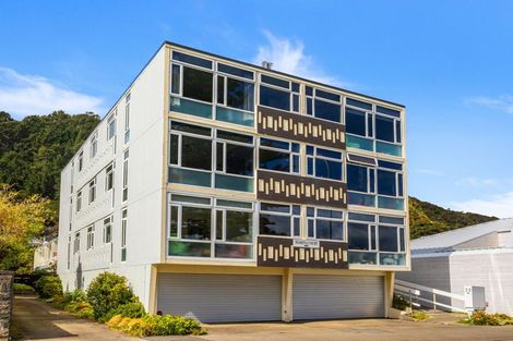 Photo of property in 39 Marine Parade, Eastbourne, Lower Hutt, 5013