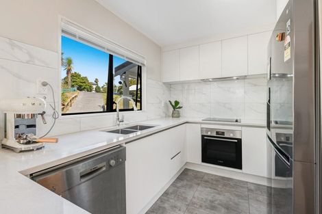 Photo of property in 14 Mallard Place, Unsworth Heights, Auckland, 0632