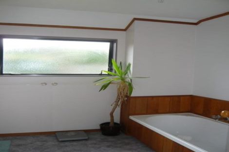 Photo of property in 18 Silhouette Way, Western Heights, Hamilton, 3200