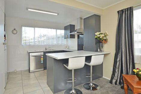 Photo of property in 10 Tait Place, Carterton, 5713
