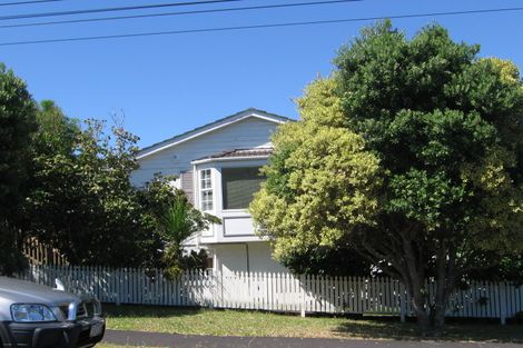 Photo of property in 3 Folkestone Street, Murrays Bay, Auckland, 0630