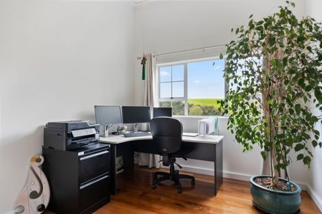 Photo of property in 111 Clifford Road, Eltham, 4322