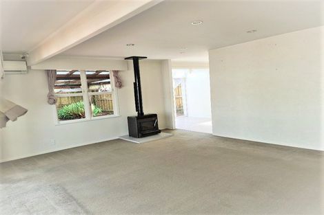 Photo of property in 5 Datura Place, Sunnynook, Auckland, 0620