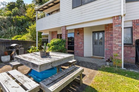Photo of property in 33 Beaumont Crescent, Frankleigh Park, New Plymouth, 4310