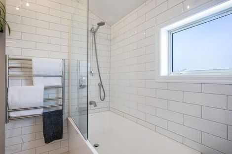 Photo of property in 114 Seaview Road, Paraparaumu Beach, Paraparaumu, 5032