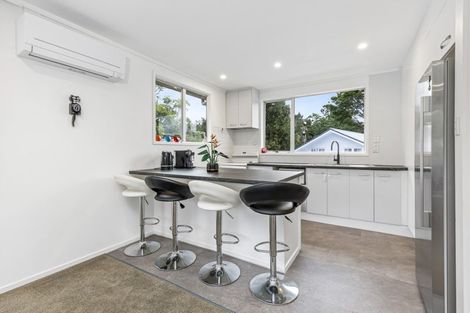 Photo of property in 2/10 Abbeygate Street, Birkdale, Auckland, 0626