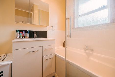 Photo of property in 27 Cavendish Crescent, Awapuni, Palmerston North, 4412