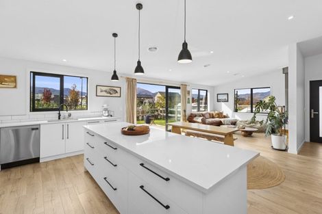 Photo of property in 3 Mount Prospect Lane, Wanaka, 9305