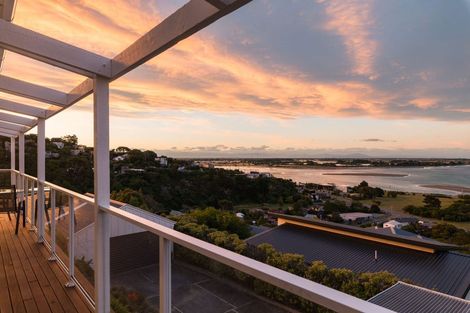 Photo of property in 24 Maffeys Road, Mount Pleasant, Christchurch, 8081