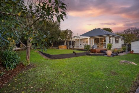 Photo of property in 5 Burnbrae Street, Saint Martins, Christchurch, 8022