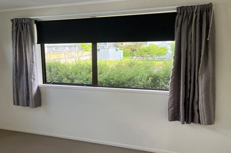 Photo of property in 1/8 Louise Place, West Harbour, Auckland, 0618