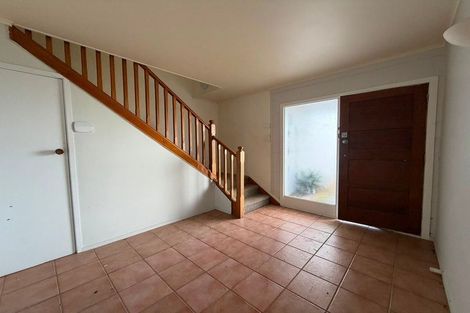 Photo of property in 27 Chivalry Road, Glenfield, Auckland, 0629