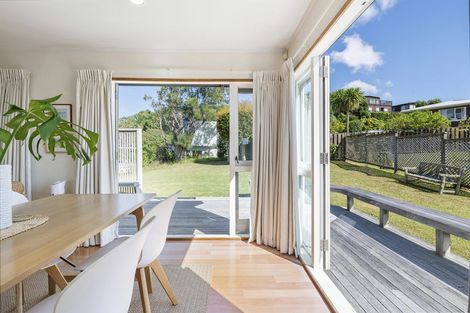 Photo of property in 13 Prestige Place, Castor Bay, Auckland, 0620