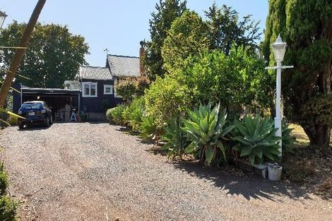 Photo of property in 475 Glenfield Road, Glenfield, Auckland, 0629