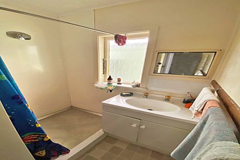 Photo of property in 9 Hauraki Road, Leigh, 0985